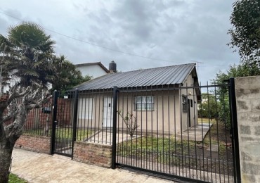 ALQUILER 24 MESES CASA DE 3 AMBIENTES CON AMPLIO PARQUE BARRIO LOPEZ  DE GOMARA